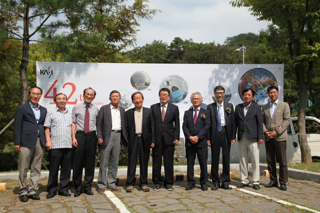 한국천문연구원 창립 42주년 기념 단체 촬영