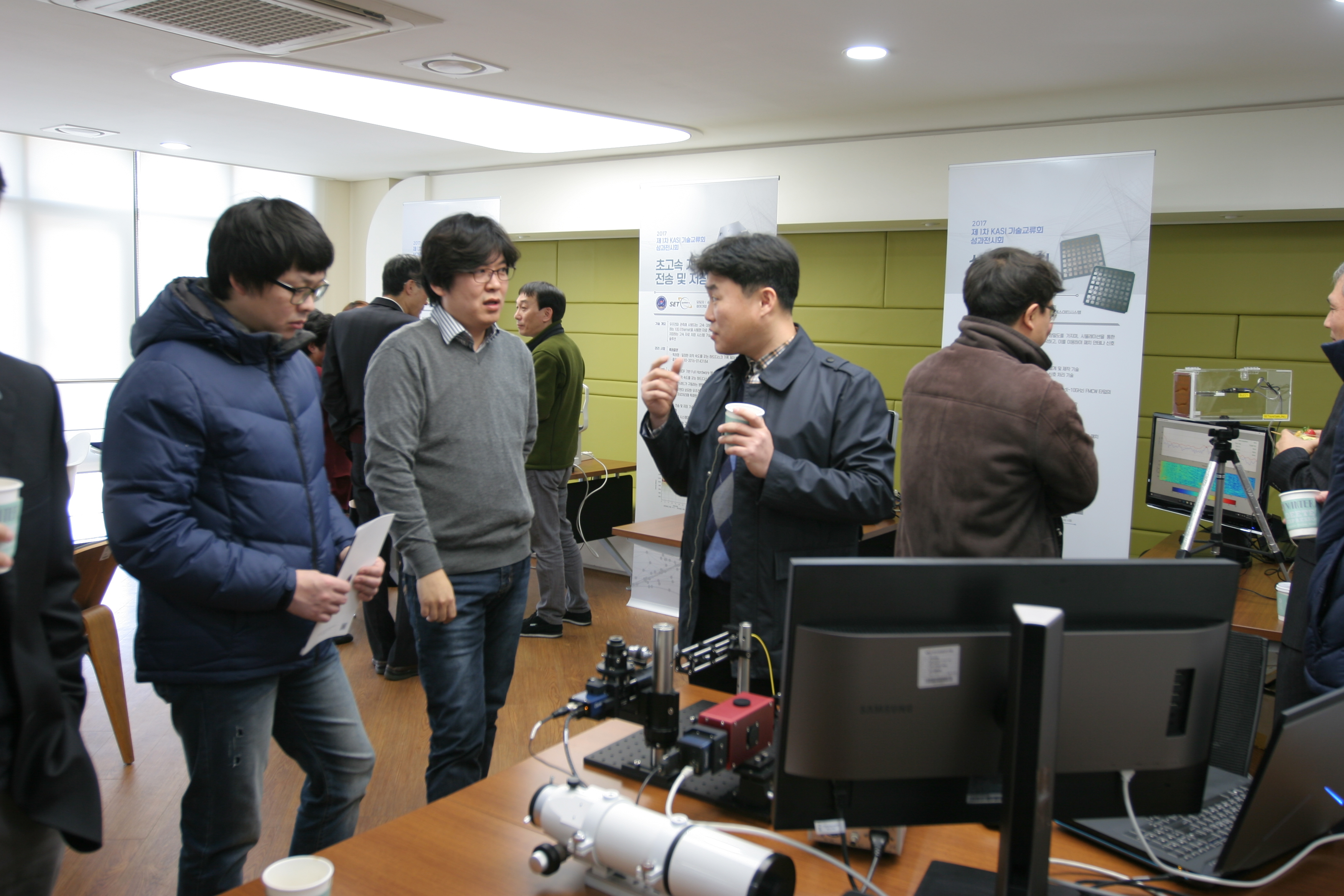 2017년 제1차  KASI 기술교류회 및 성과전시회 개최사진4