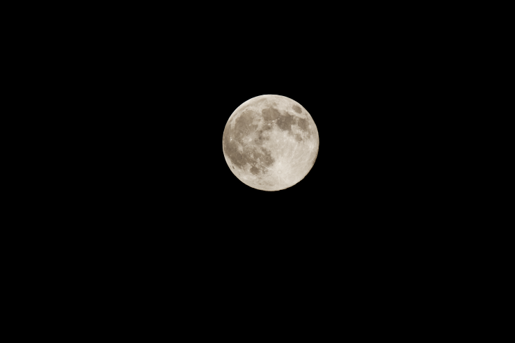 달 촬영(Canon EOS 5DS R, 800mm, F/5.6, 1/30초, ISO-400)