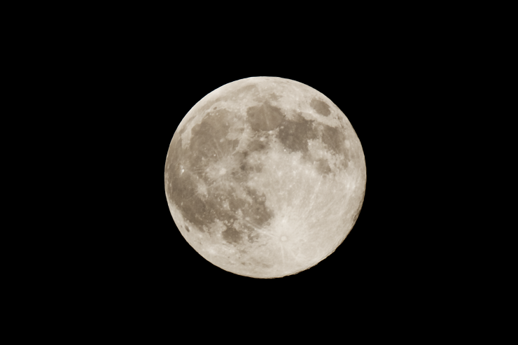 달을 촬영한 사진 Canon EOS 5DS R, 800mm, F/5.6, 1/30초, ISO-400 (trim)