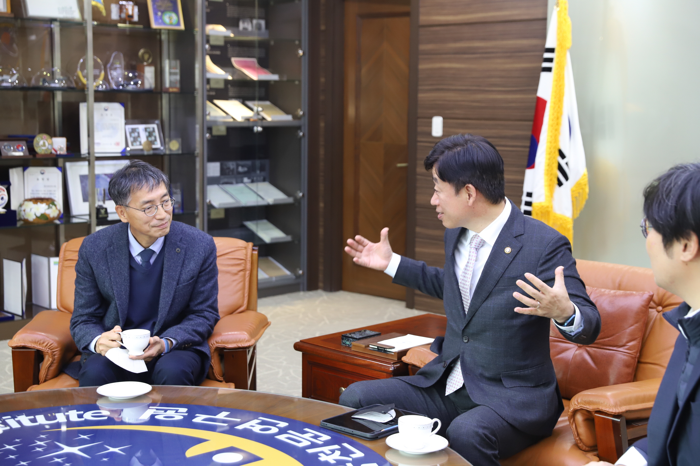 간담회 사진