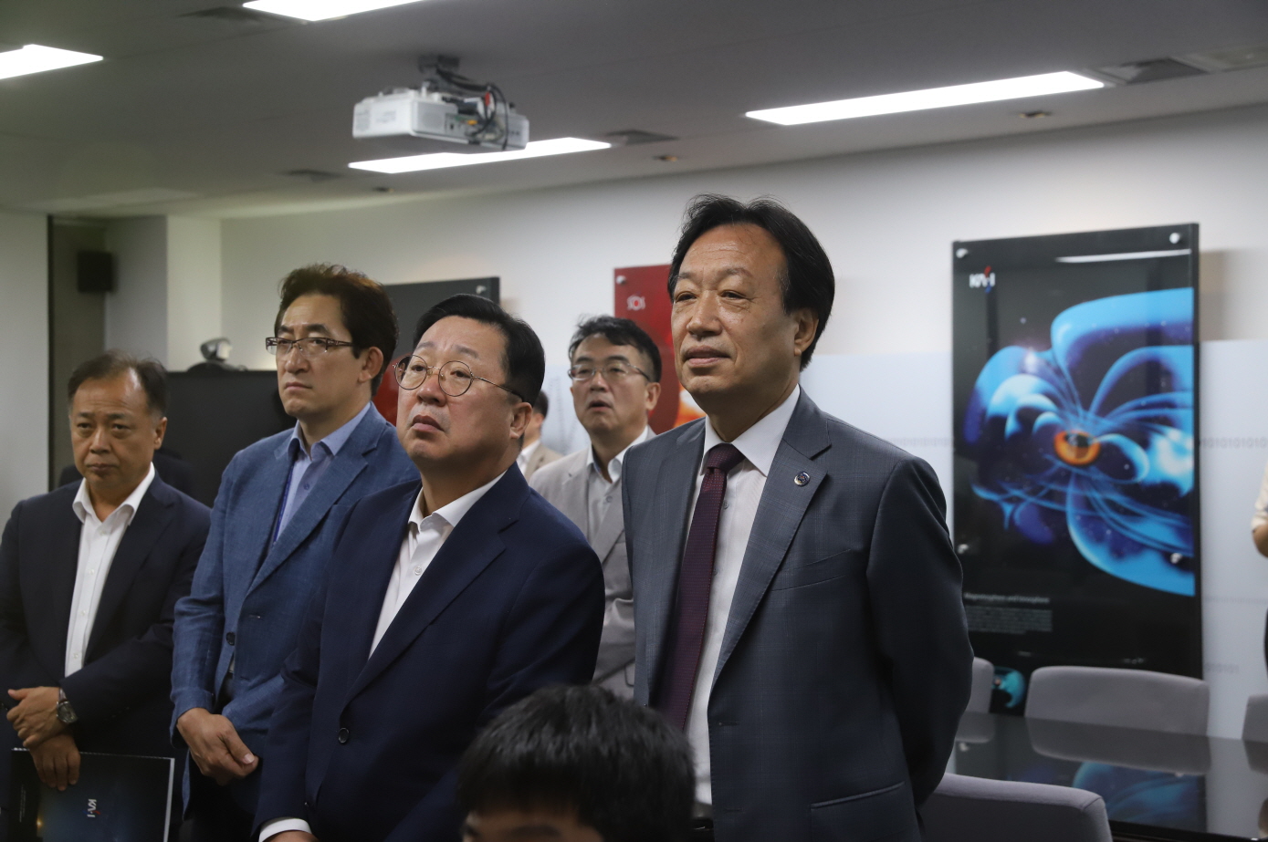견학-우주환경감시실