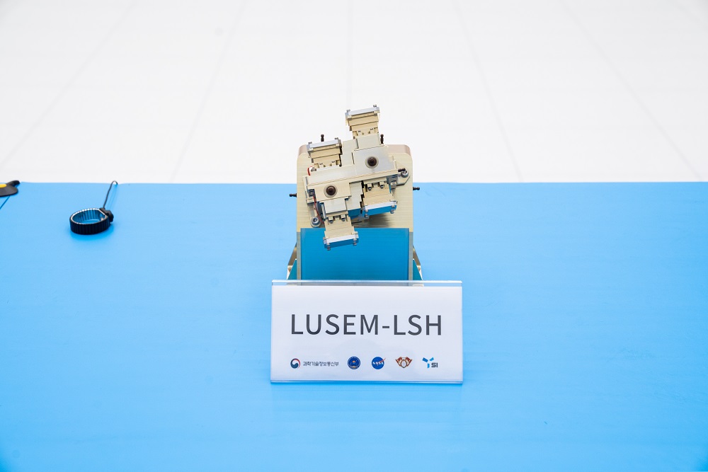 달 우주환경 모니터(LUSEM) 이송식 현장