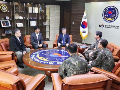 공군 우주발전처 연구단장 방문