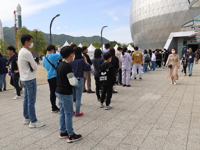 DESI 천체투영관 과학 콘서트