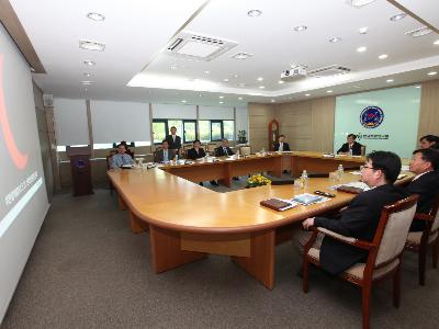 김 건 기초기술연구회 이사장 내방
