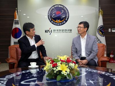 김 건 기초기술연구회 이사장 내방