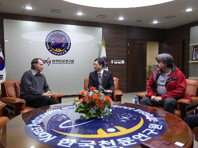 Dr. Doug Simons and Dr. Daniel Devost 내방