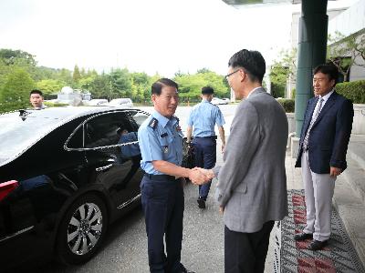 최자규 공군참모총장 연구원 방문