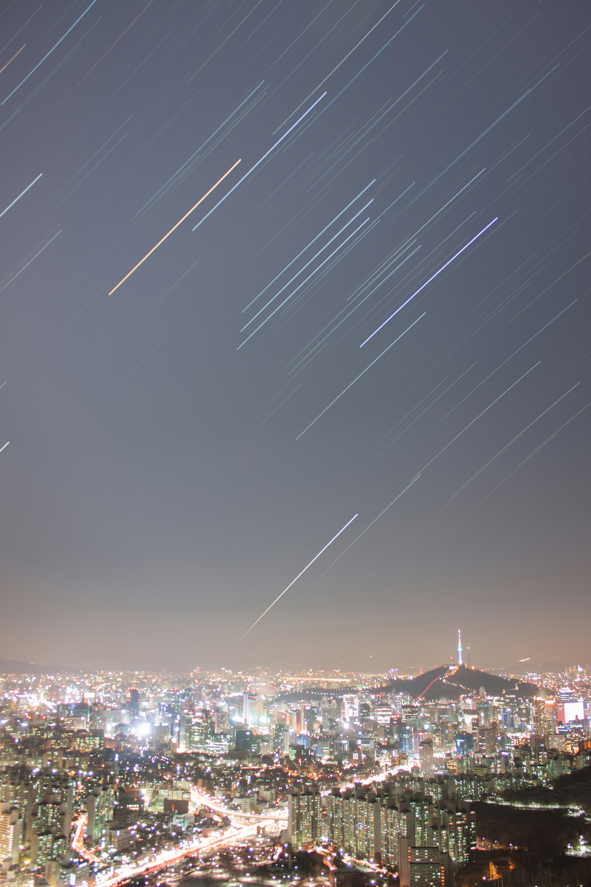 별이 빛나는 밤하늘 사진